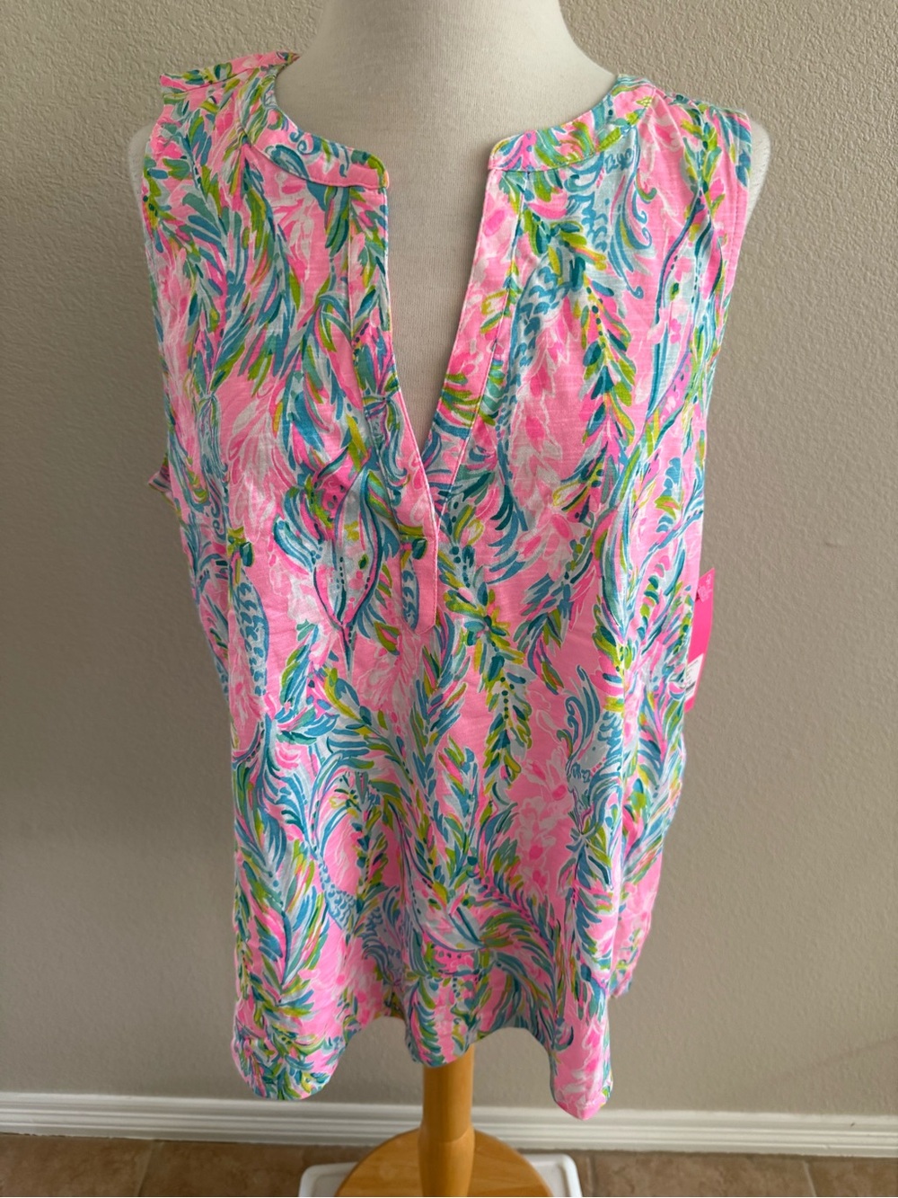 NWT Lilly Pulitzer Sleeveless Top Women's XL Unicorn ofthe Sea MultiPInk MSRP$58